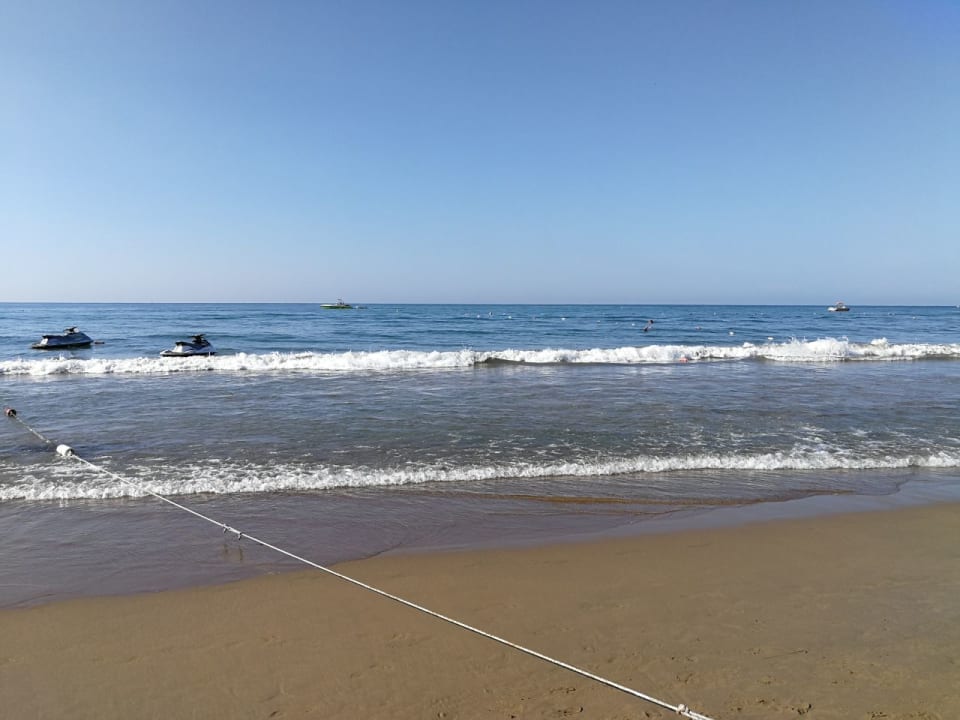 Strand Well Palace Side