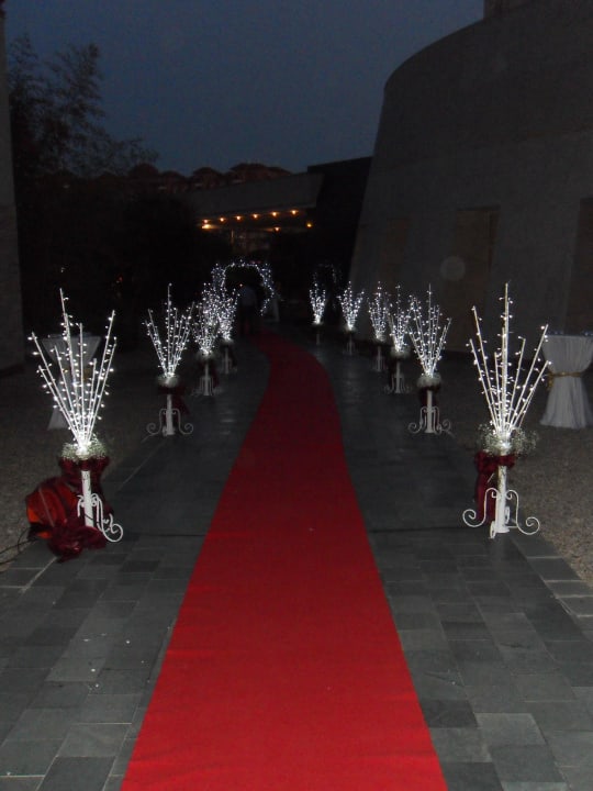 Geschmückter Zugang zum Hotel für ein Brautpaar Sunis Kumköy Beach Resort Hotel & Spa