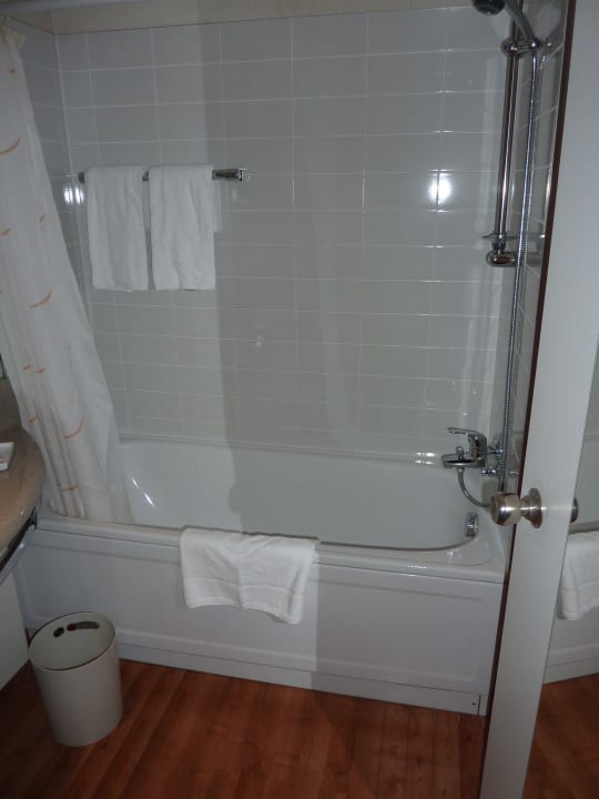 Bad Doppelzimmer Mercure Hotel Hamburg am Volkspark