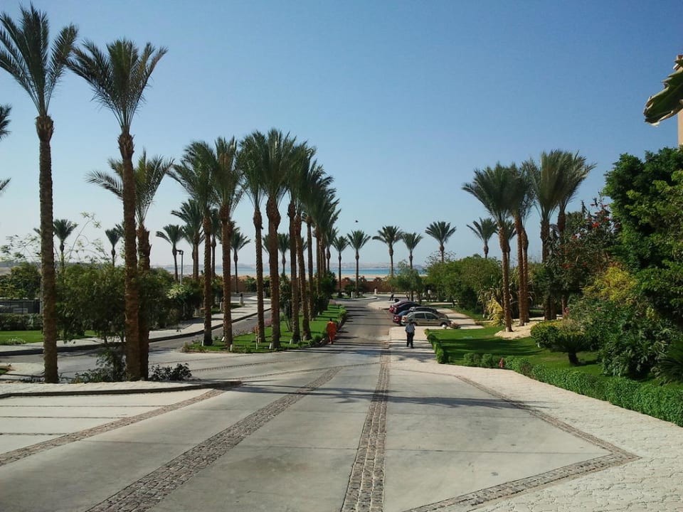 Vor dem Hoteleingang Makadi Palace