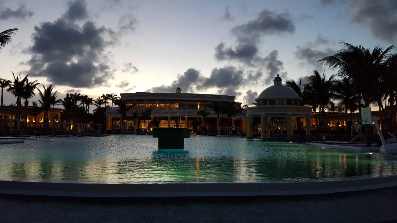 Abendliches Ambiente JOIA Paraiso by Iberostar