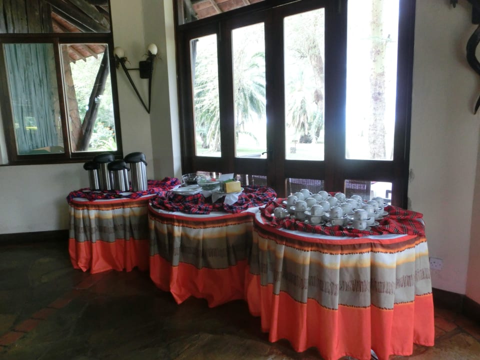 Mittagsbüffet Ol Tukai Lodge