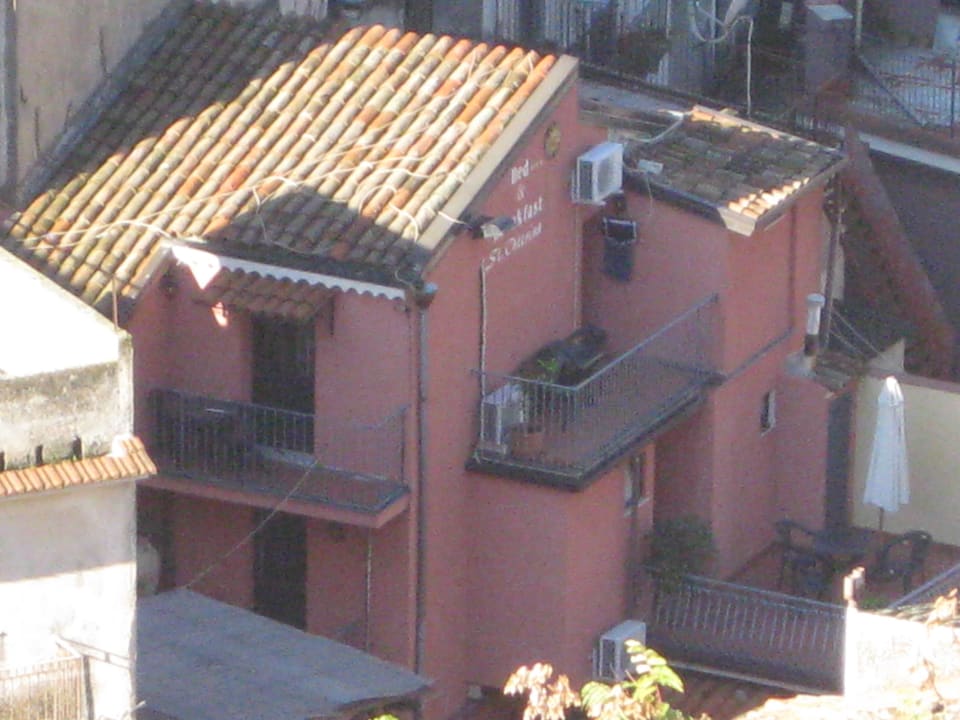 Das Hotel von der Burg aus gesehen Albergo Diffuso Borgo Santa Caterina