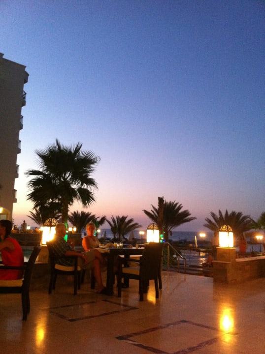 Restaurant draußen  Royal Star Beach Resort