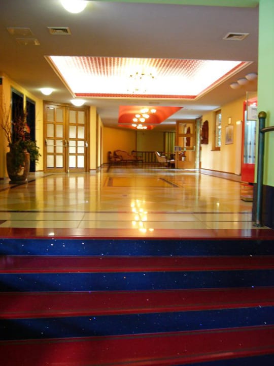 Sauber und farbenfroh WELLNESS HOTEL BABYLON