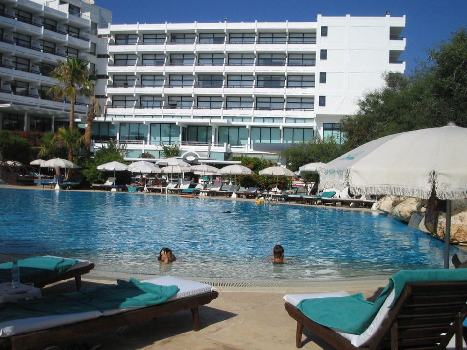 Ein Teil des Pools Hotel Grecian Bay