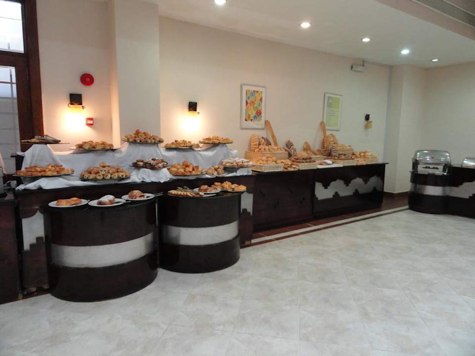 Buffet Sea Beach Edge By Rotana