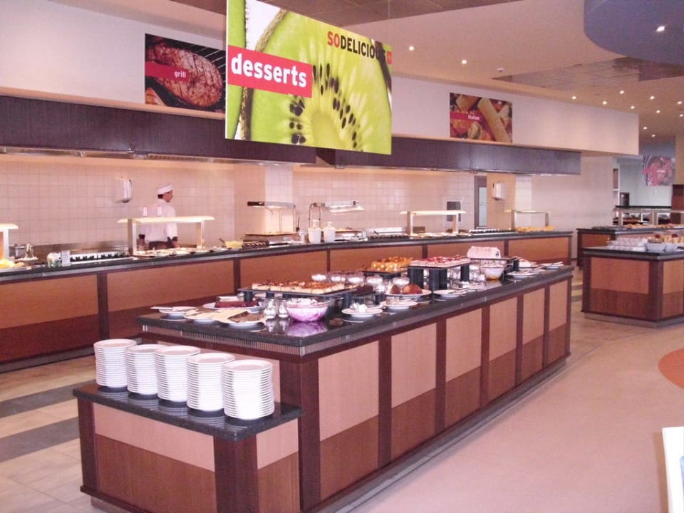 Leckere Cremspeisen und Kuchen Sol Luna Bay