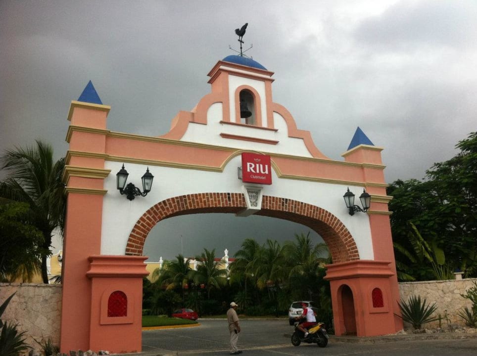 Eingangstor Hotel Riu Tequila