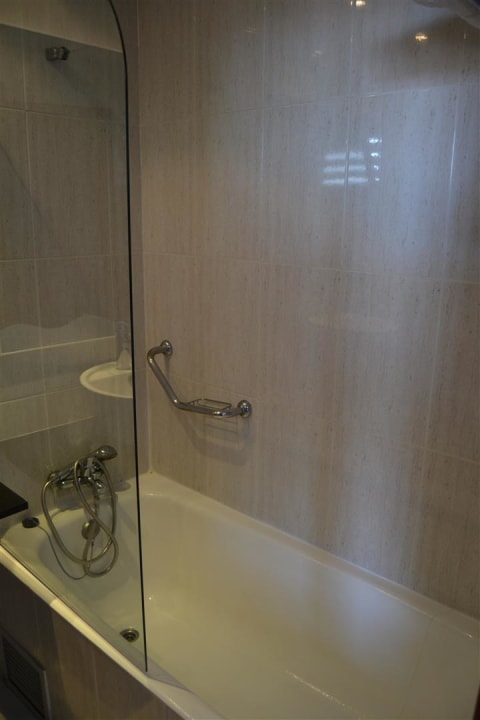 Badewanne / Dusche Bahía de Alcúdia Hotel & Spa