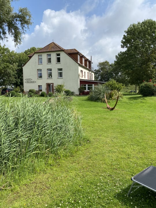 Außenansicht Hotelpension Altes Zollhaus-Leybucht