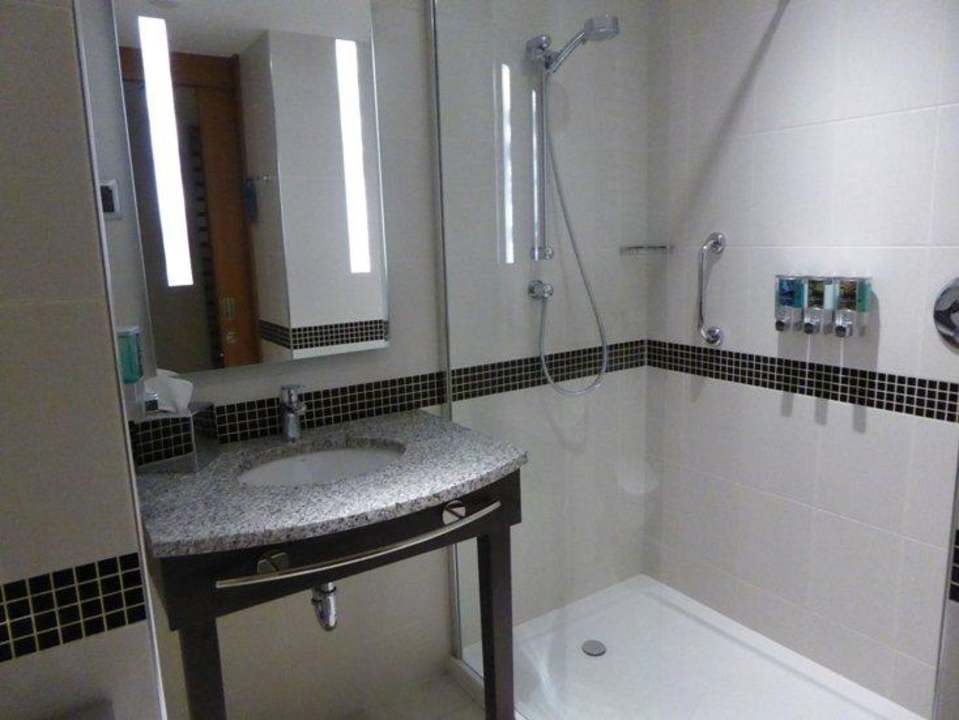 Łazienka Hampton by Hilton Warsaw Airport