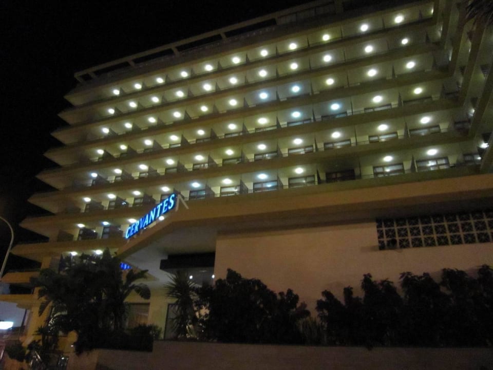 Entrance at night BLUESEA Gran Cervantes