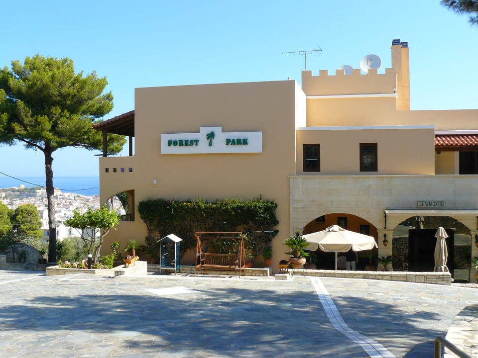 Hoteleingang Hotel Forest Park