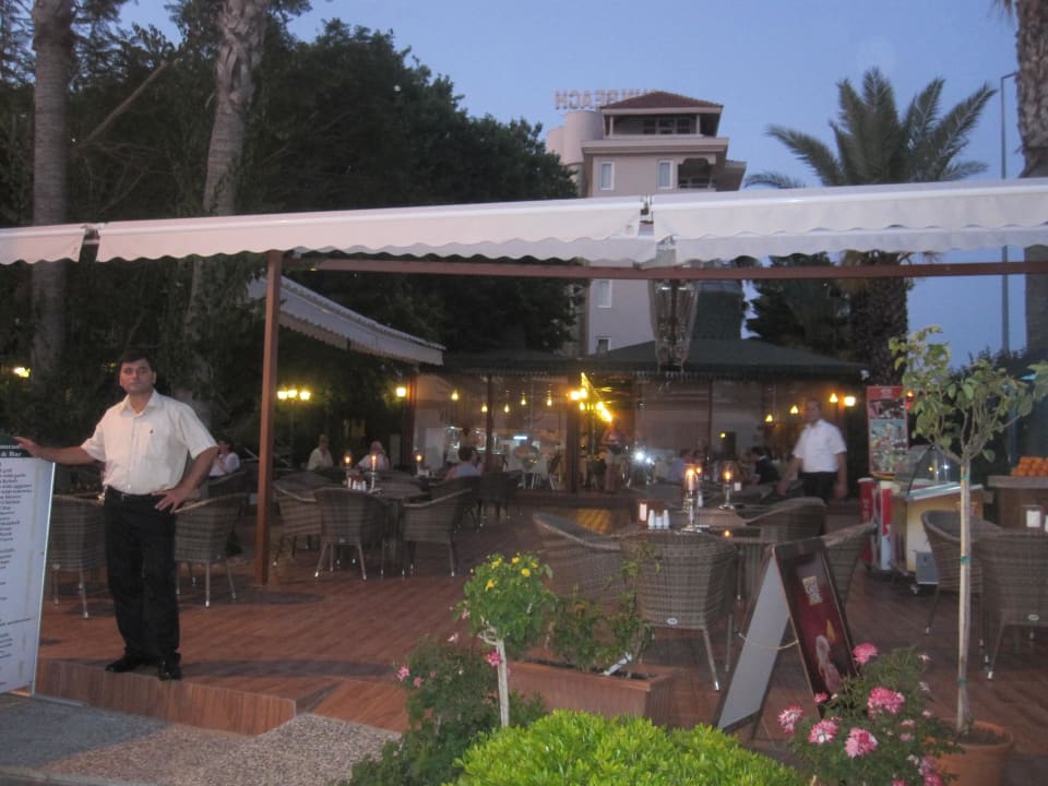 Terrasse von der Strandpromenade aus Side Bay Hotel