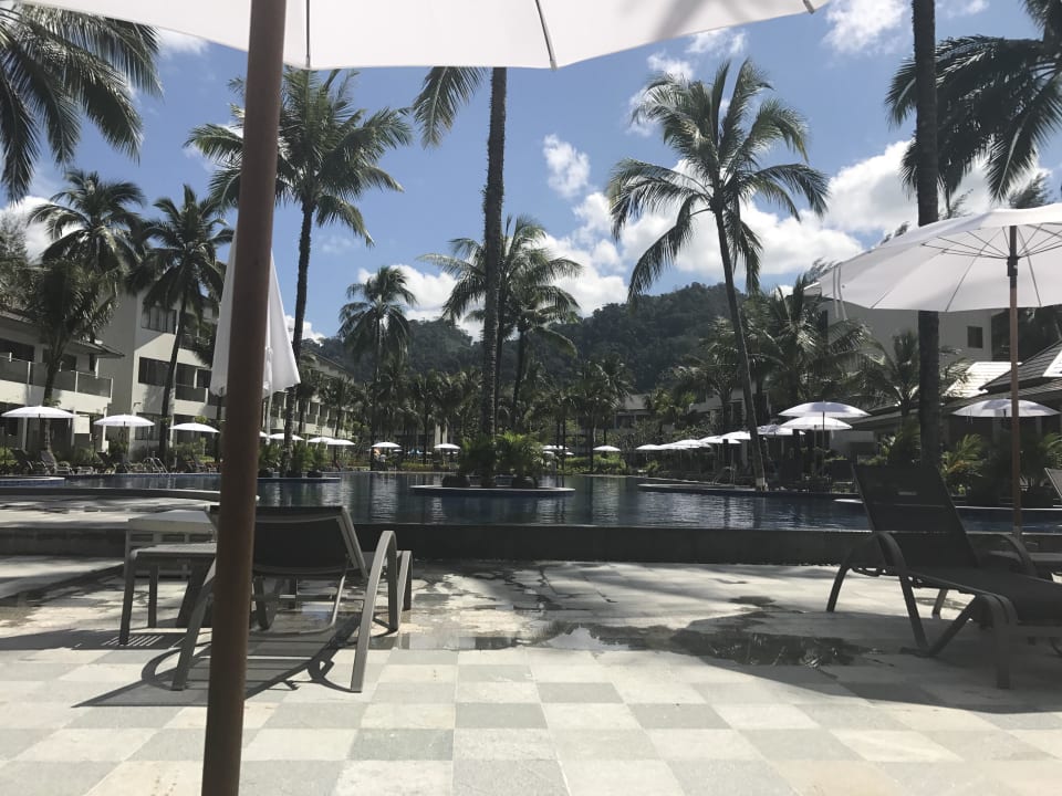 Pool mit Blick zum Regenwald X10 Khaolak Resort