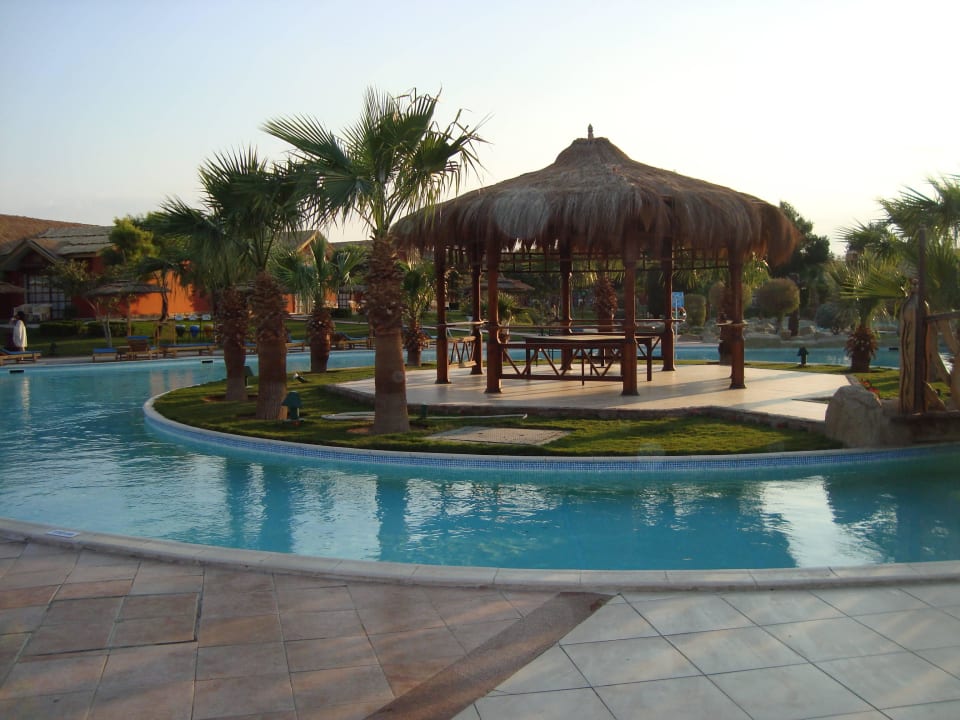 Blick auf Poolanlage Pickalbatros Jungle Aqua Park Resort - Neverland Hurghada