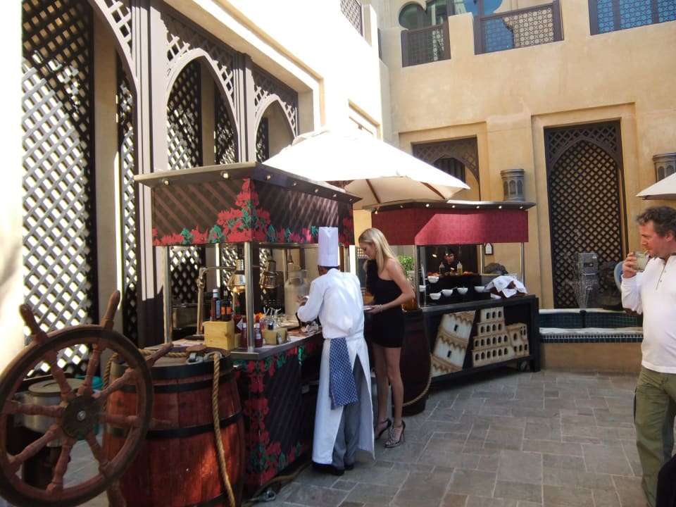 Brunch am Freitag Jumeirah Mina Al Salam