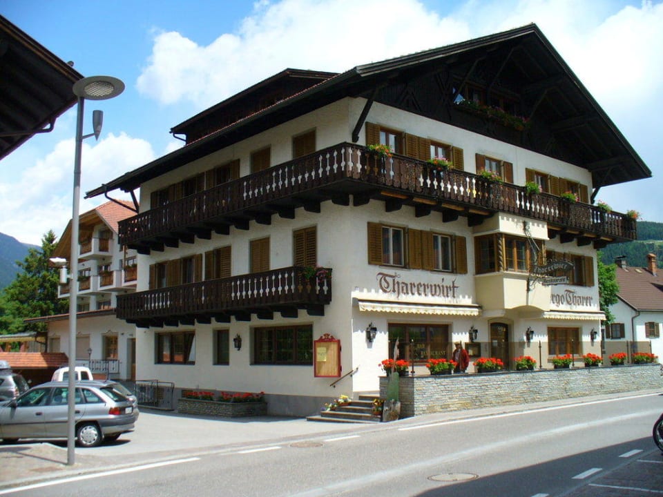 Hotel, Seitenansicht Hotel Tharerwirt