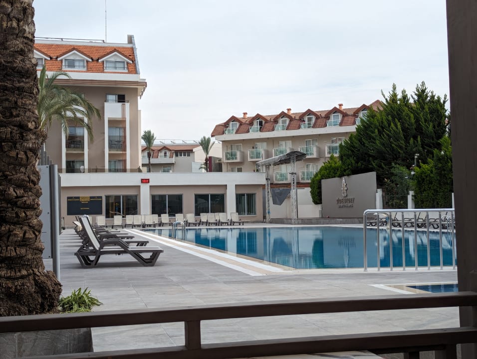 Pool Side Story Resort & Spa