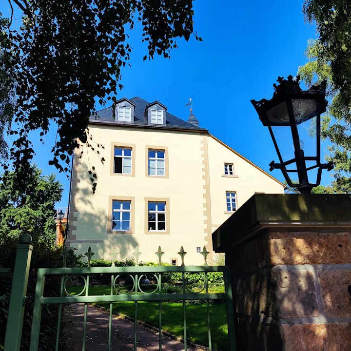 Außenansicht Hotel Brunnenhaus Schloss Landau