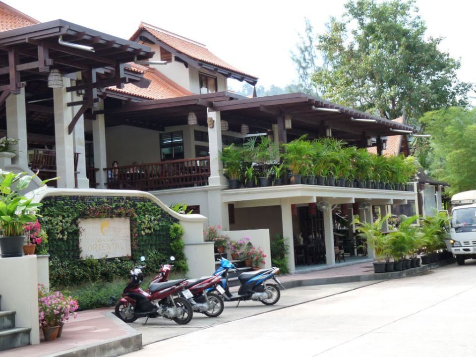 Hotel Eingang und Restaurantbereich Khaolak Oriental Resort - Adults only