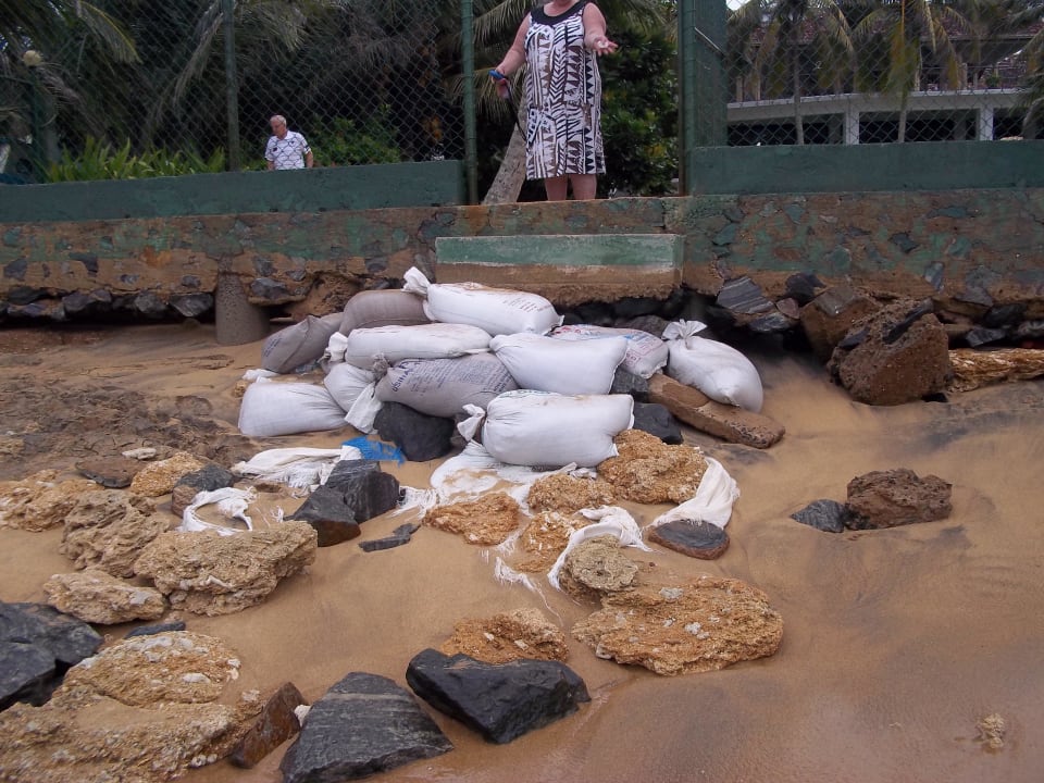 Das war der Zugang zum Strand  Earl’s Reef Beruwala