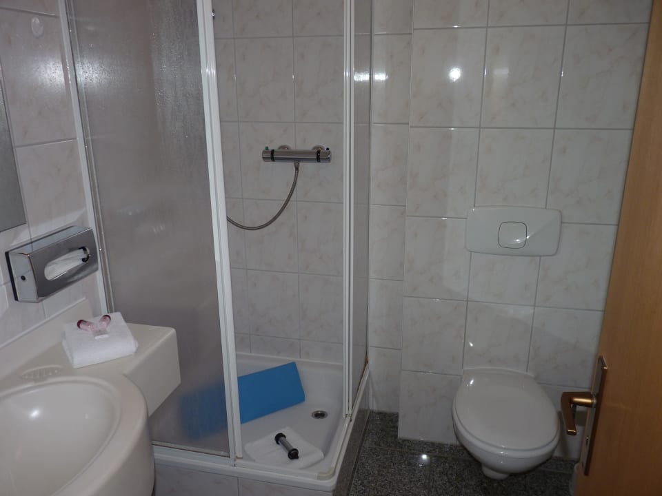 Dusche und WC. Alles Top! Hotel Garni Alt Wernigeröder Hof