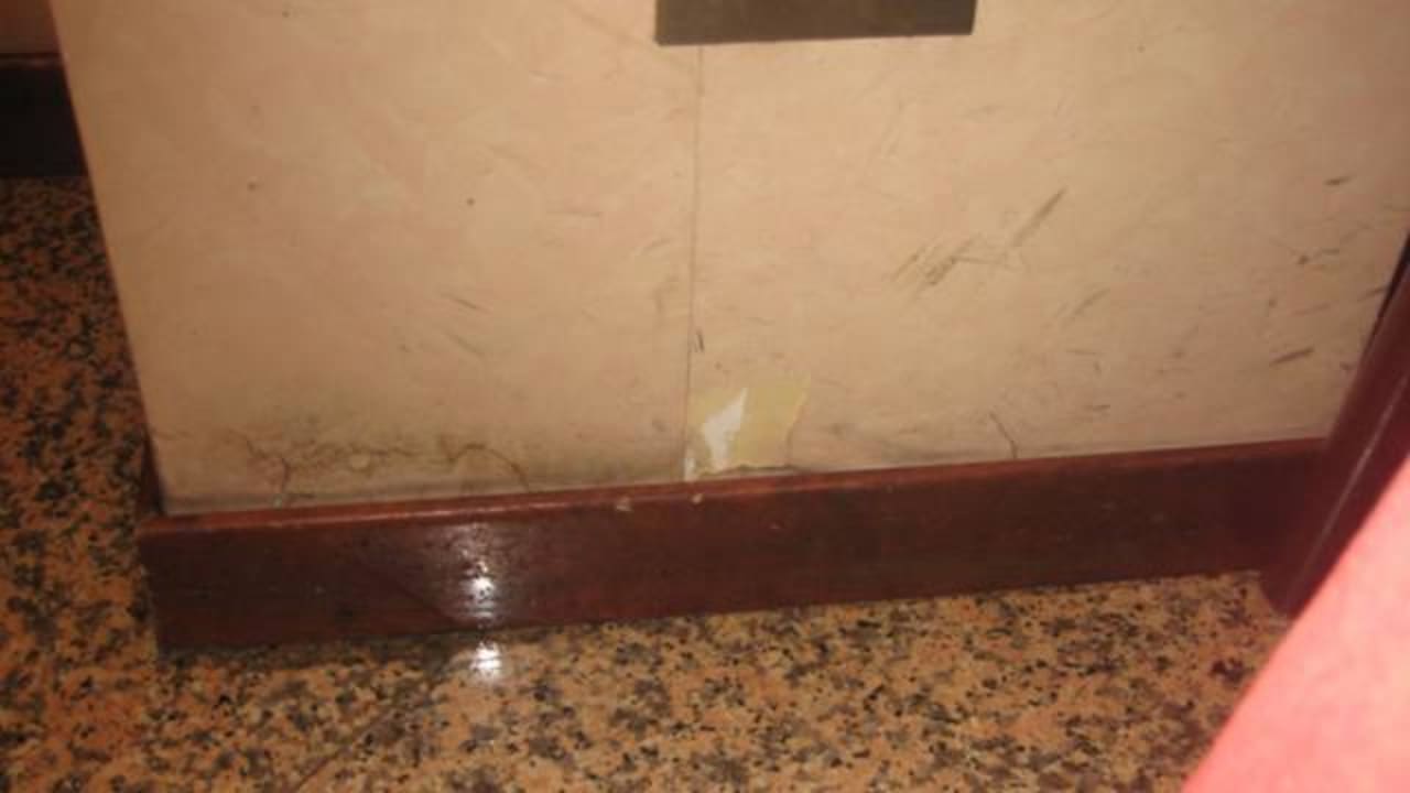 Abgenutzte Bodenleisten Hotel Internazionale