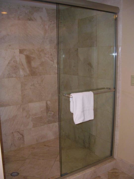 Sehr große Dusche, tolle Materialien Hotel Sheraton Suites Key West