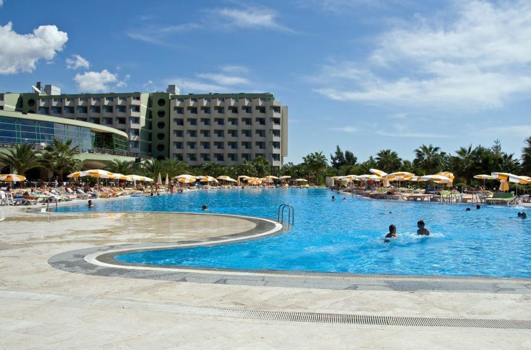 Pool 1 VONRESORT Golden Coast