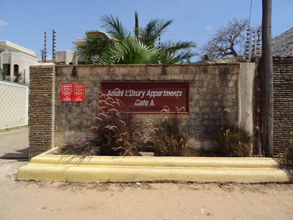 Zufahrt Amani Luxury Apartments