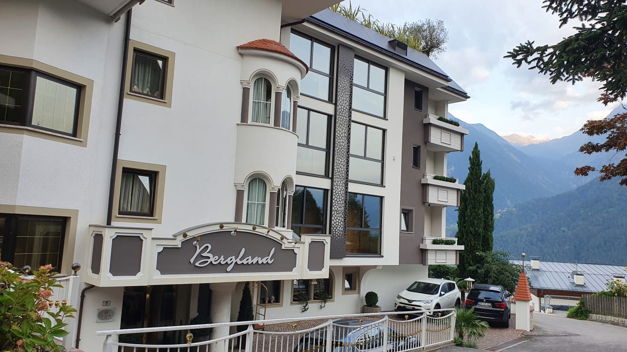 Außenansicht Hotel Bergland