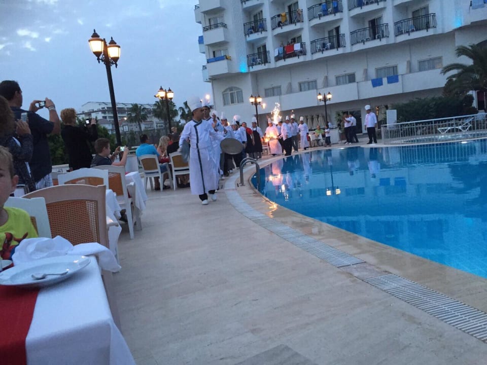 Eistorte türkischer Abend jeden Donnerstag Serenis Hotel