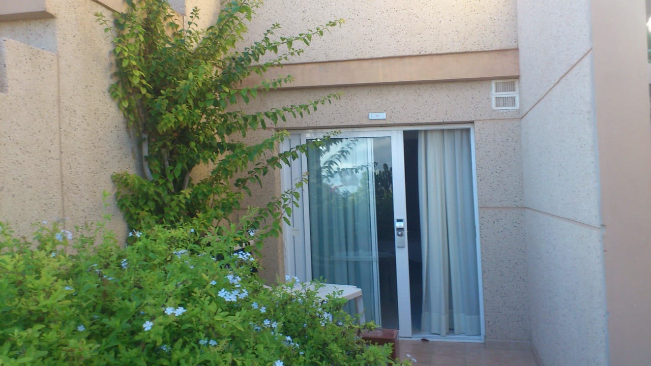 Zimmer von außen SBH Hotel Taro Beach