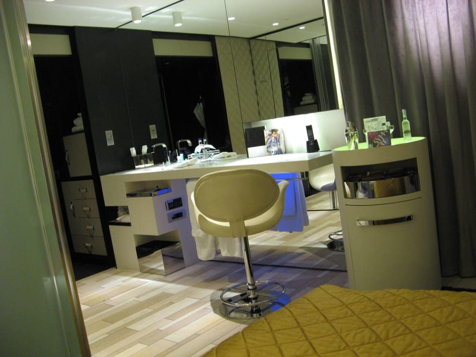 Waschbecken + Schreibtisch kombiniert W London - Leicester Square