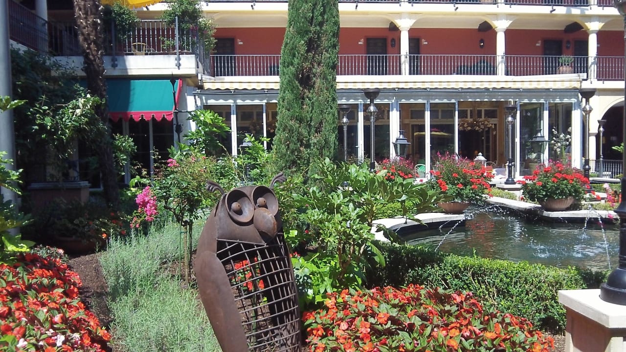 Innenhof mit Gartenanlage Hotel El Andaluz Europa-Park