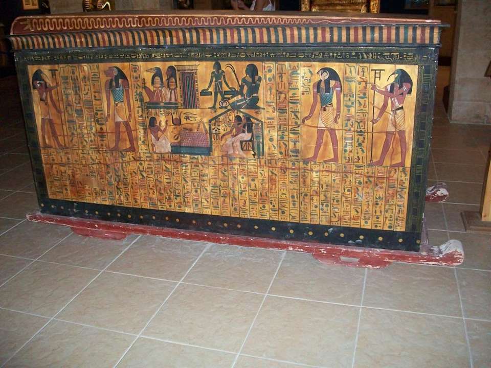 Im ägyptischen Museum  Pickalbatros Alf Leila Wa Leila Resort - Neverland Hurghada