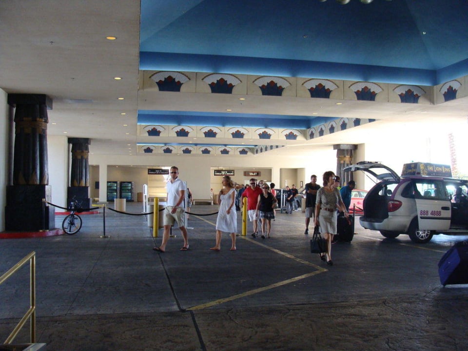 Taxistand und Vallet-Parking Luxor Hotel & Casino
