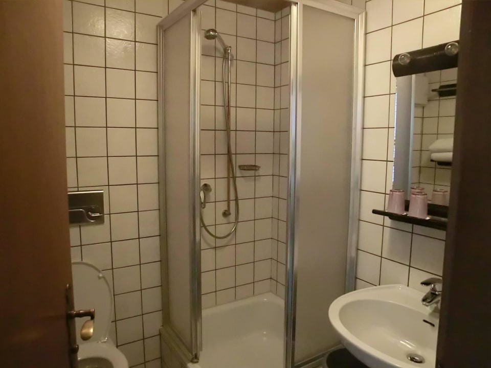 Bad mit Dusche Hotel Garni Großfuchsenhof