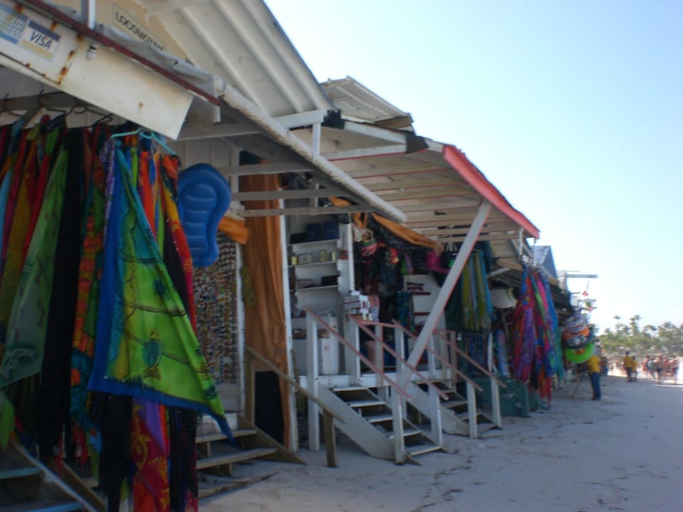 Strandbuden direkt neben dem Hotel Ocean Blue & Sand