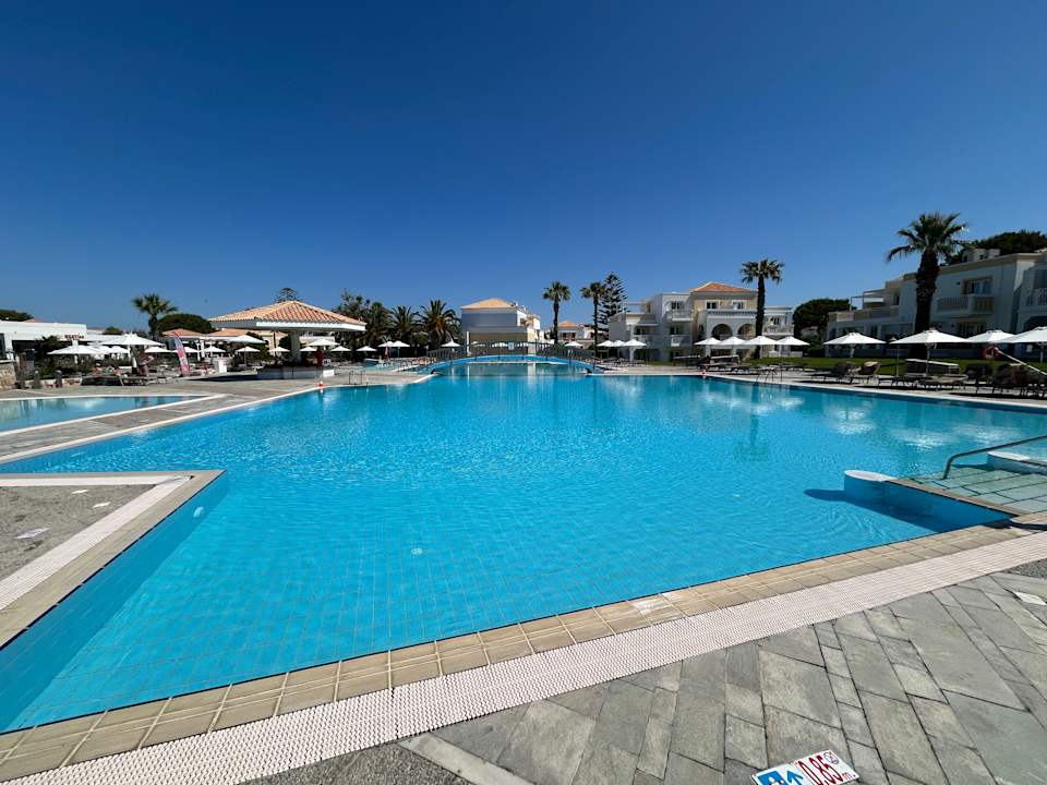 Pool Neptune Luxury Resort
