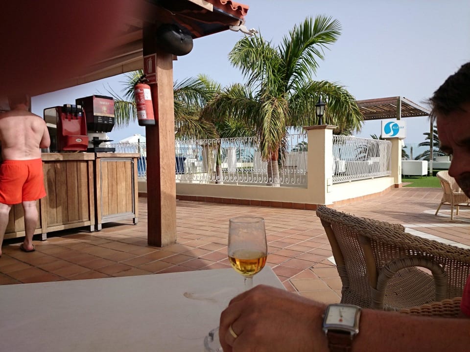 Poolbar und neue Liege-Area R2 BUGANVILLA Hotel & Spa