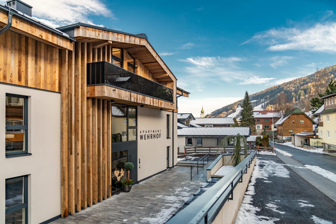 Außenansicht Appartements Wehrhof - direkt an der Gondelstation Planai West in Schladming