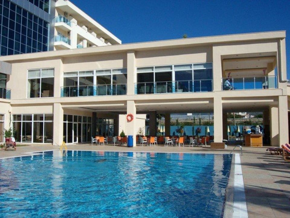 Oben Lobby, unten Poolbar. Solivia Hotel