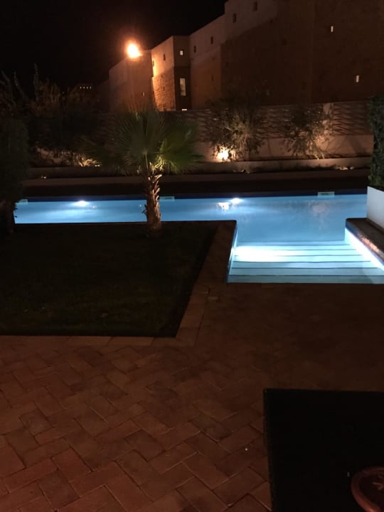 Pool bei Nacht Fort Arabesque Resort, Spa & Villas
