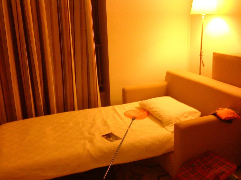 Kinderbett im Doppelzimmer Caravia Beach Hotel
