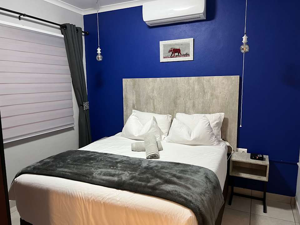 Zimmer Rhino House with 3 bedrooms next to Pilanesberg and Sun City