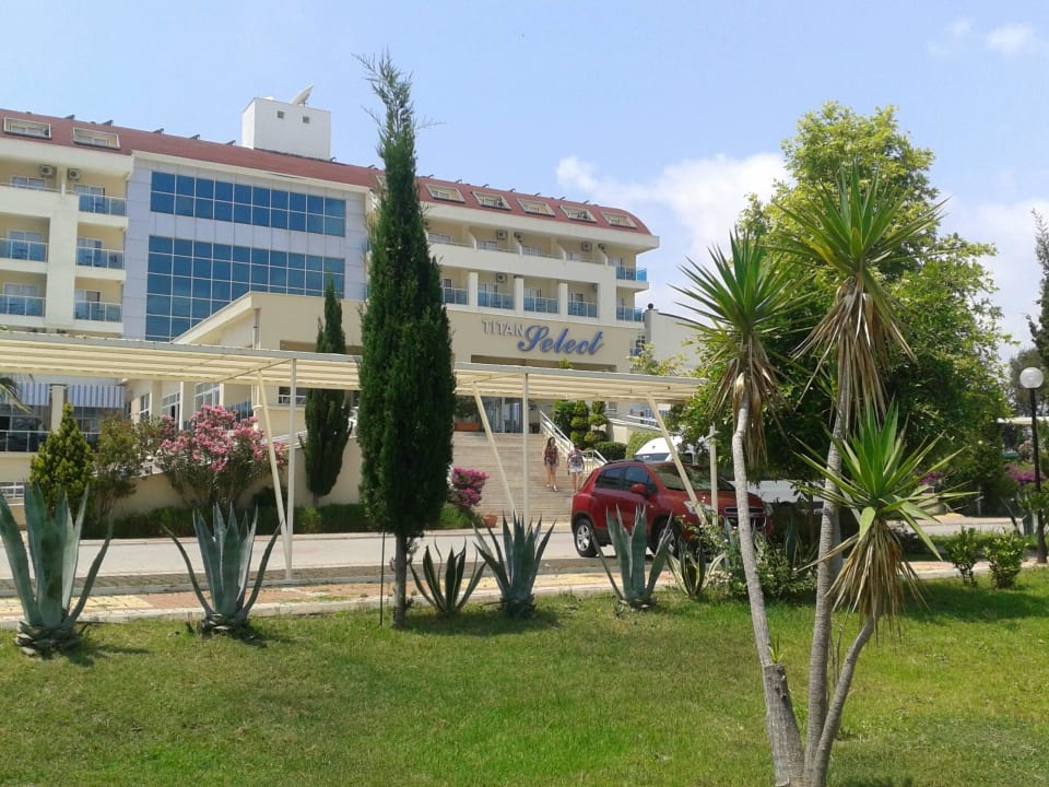 Blick auf den Eingangsbereich Solivia Hotel