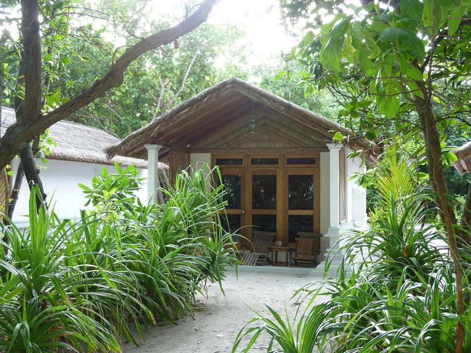 Standardbungalow Westseite Vorderansicht NH Collection Maldives Reethi Resort